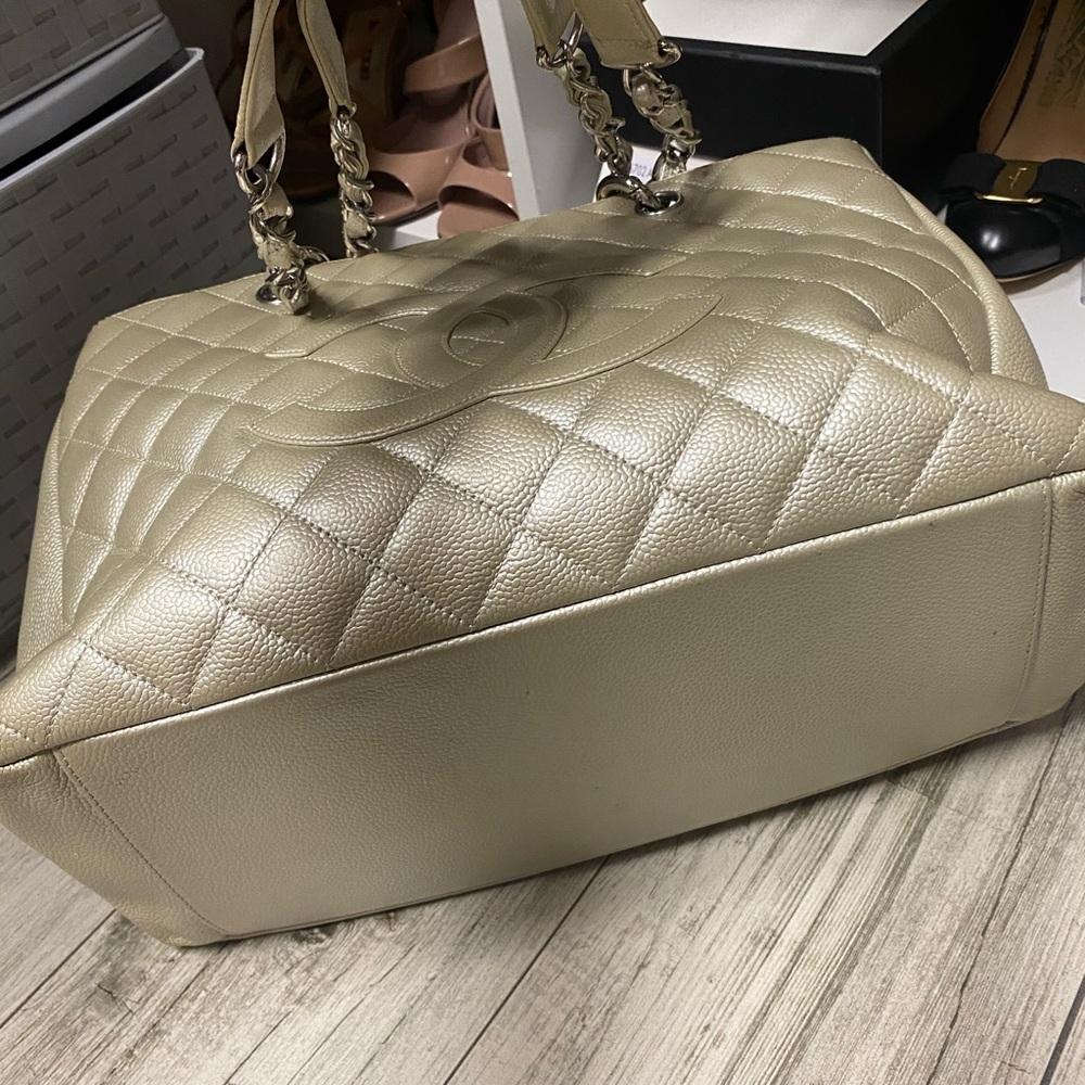 Authentic Chanel Handbag - Picture 3 of 7